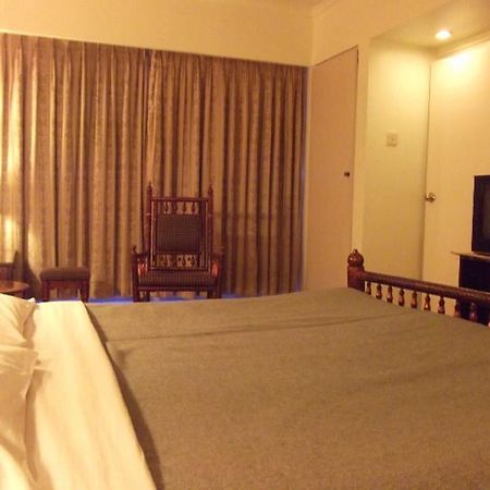 Hotel Bluehill バーヴナガル エクステリア 写真