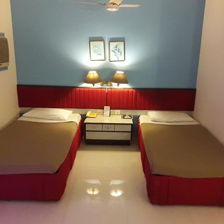 Hotel Bluehill バーヴナガル エクステリア 写真
