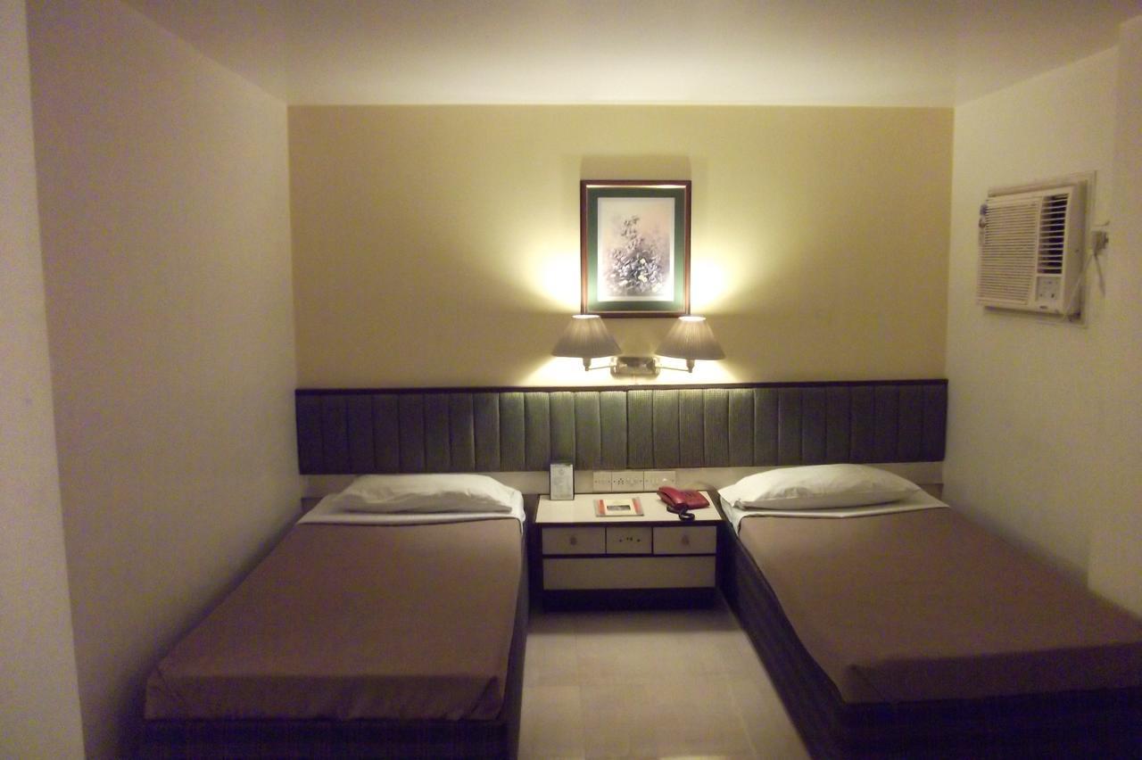 Hotel Bluehill バーヴナガル エクステリア 写真