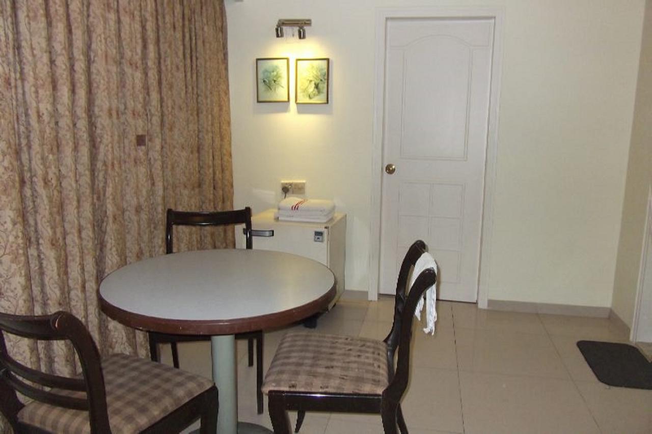 Hotel Bluehill バーヴナガル エクステリア 写真