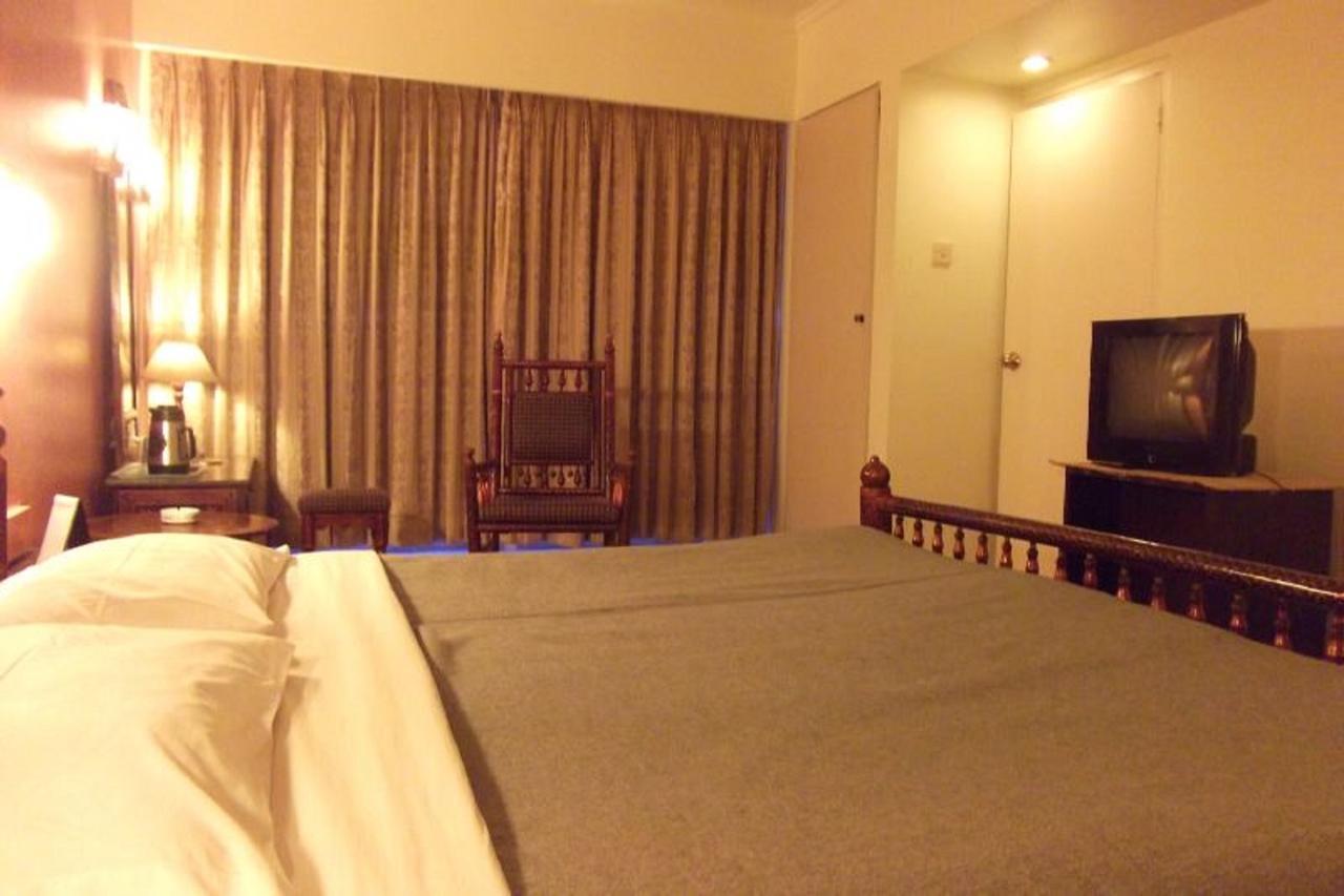 Hotel Bluehill バーヴナガル エクステリア 写真
