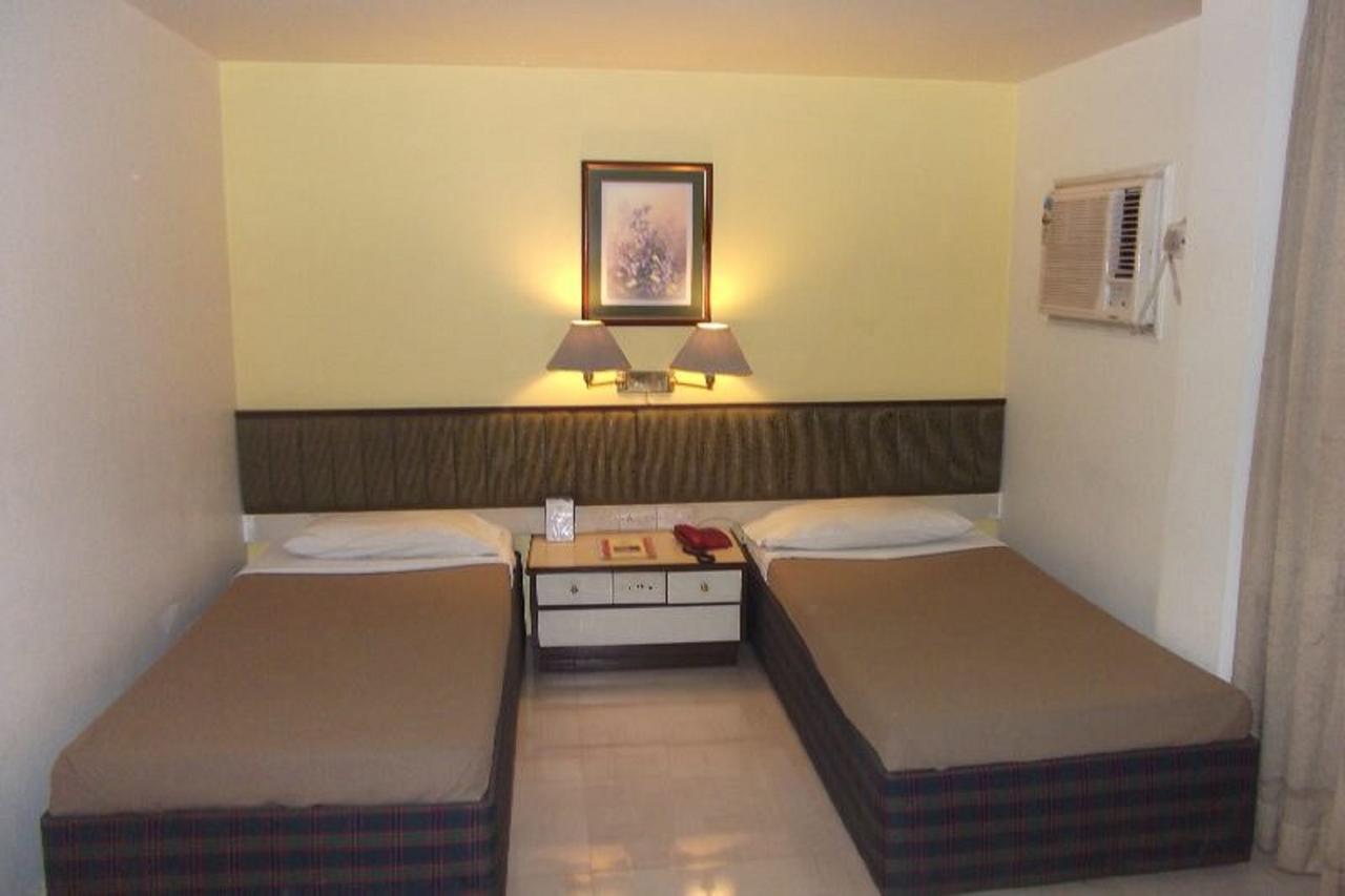 Hotel Bluehill バーヴナガル エクステリア 写真