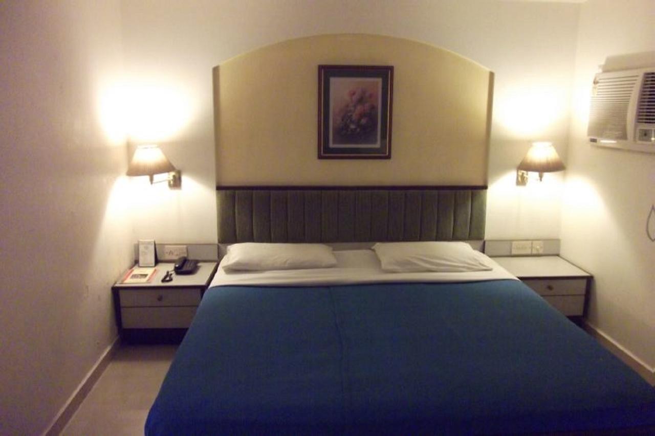 Hotel Bluehill バーヴナガル エクステリア 写真