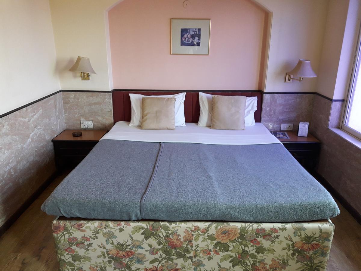 Hotel Bluehill バーヴナガル エクステリア 写真