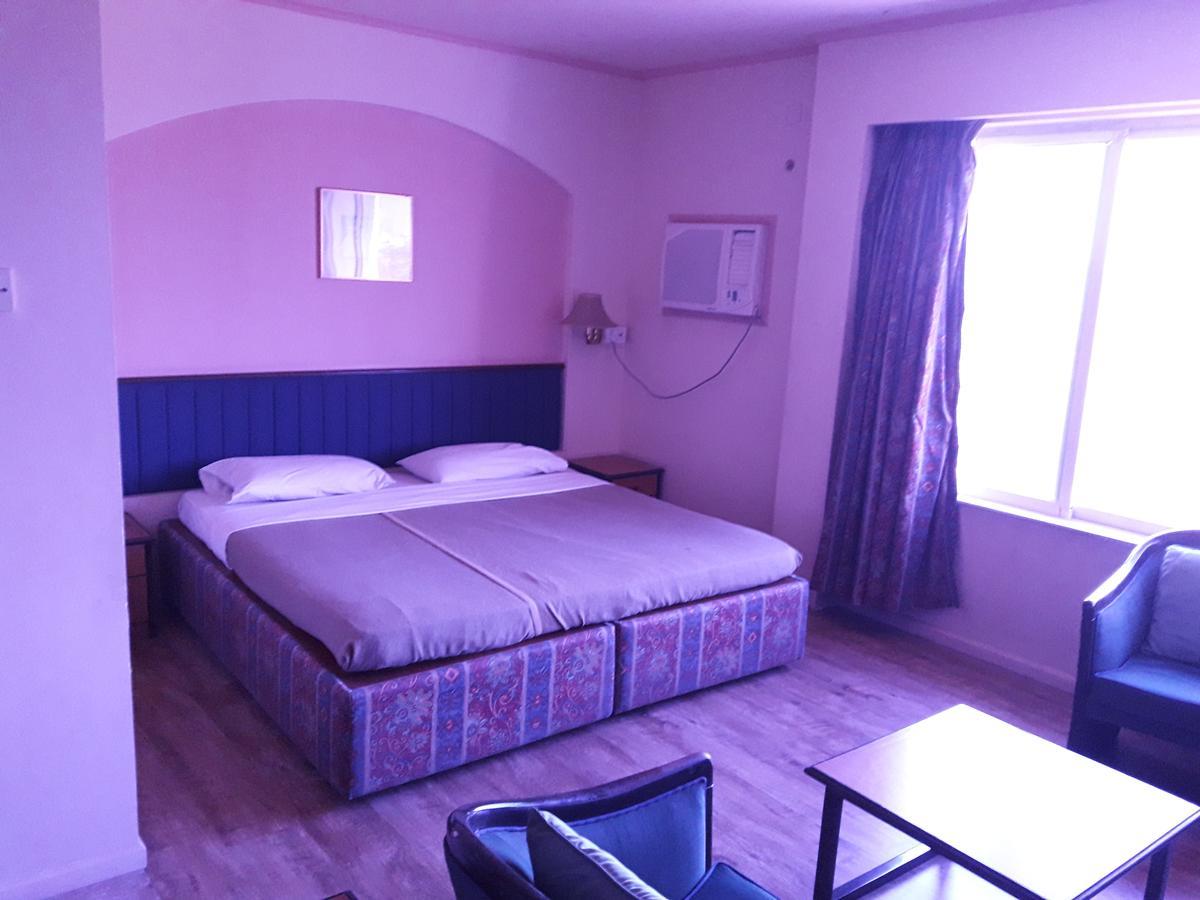 Hotel Bluehill バーヴナガル エクステリア 写真