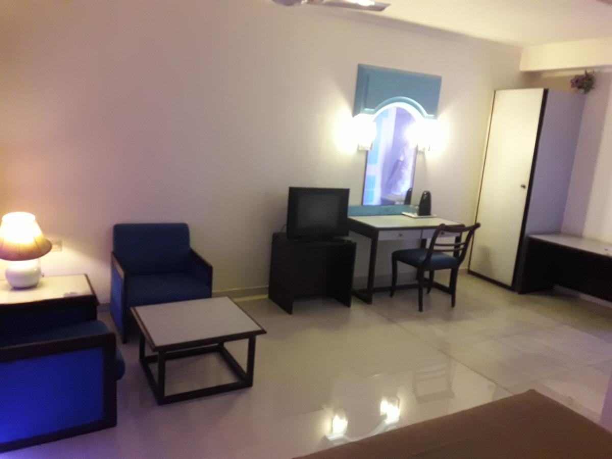 Hotel Bluehill バーヴナガル エクステリア 写真