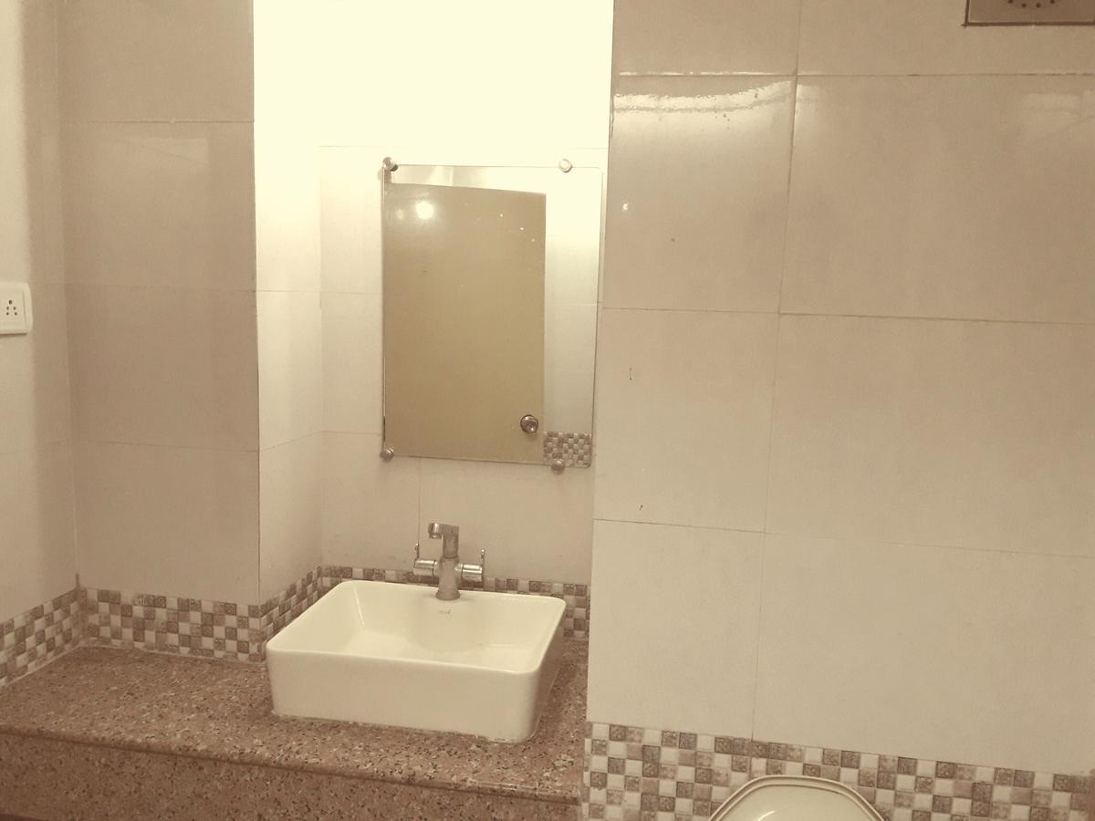 Hotel Bluehill バーヴナガル エクステリア 写真