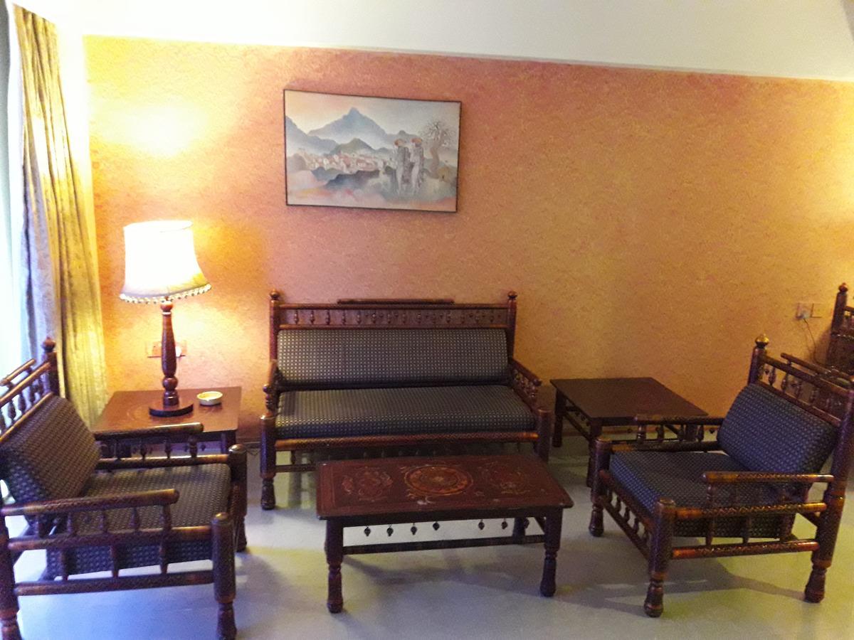 Hotel Bluehill バーヴナガル エクステリア 写真